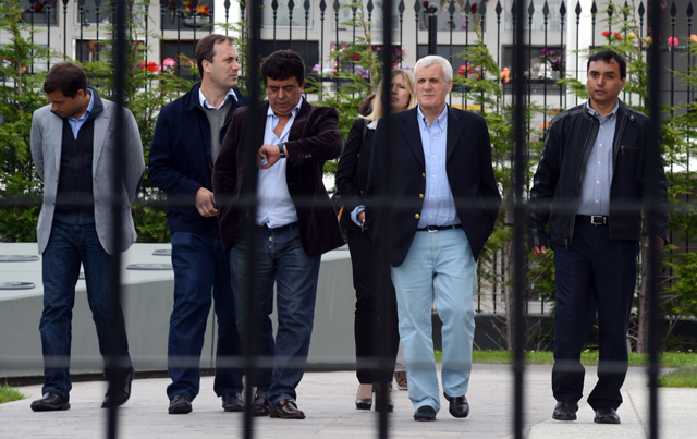 Antonio Calo Junto a los Intendentes de La Matanza, General Rodriguez, Navarro y Ministra de Gobierno de la Provincia de Buenos Aires Cristina Álvarez Rodríguez en el Mausoleo de la familia Kirchner - Foto: OPI Santa Cruz/Francisco Muñoz