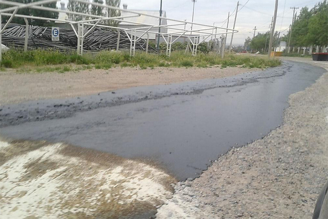 "Río de petróleo" por las calles de Neuquén