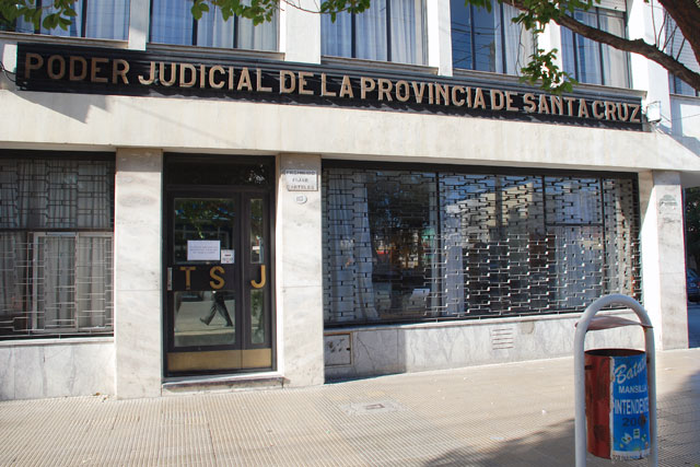 El STJ le quitó a la Jueza Betina Bustos de Río Turbio un Juzgado, le dejó el Penal, pero no arregló el problema de fondo