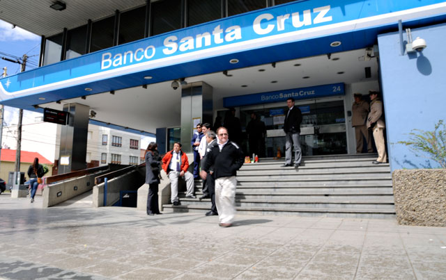 El Banco Santa Cruz salió a deslindar responsabilidades sobre el movimiento de fondos