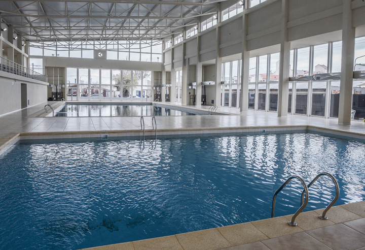 El natatorio que CFK y Meolans inauguraron en 2015 no funciona, fue sobrefacturado y recién ahora lo denuncian