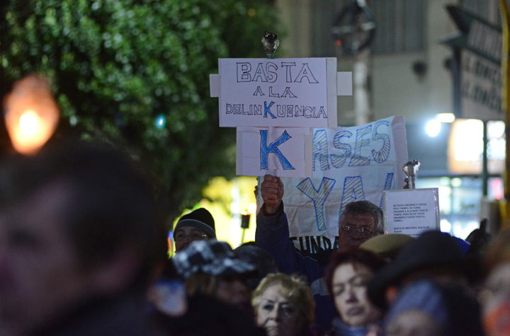 En la Marcha de las Antorchas se pidió la salida de Alicia Kirchner y su gabinete