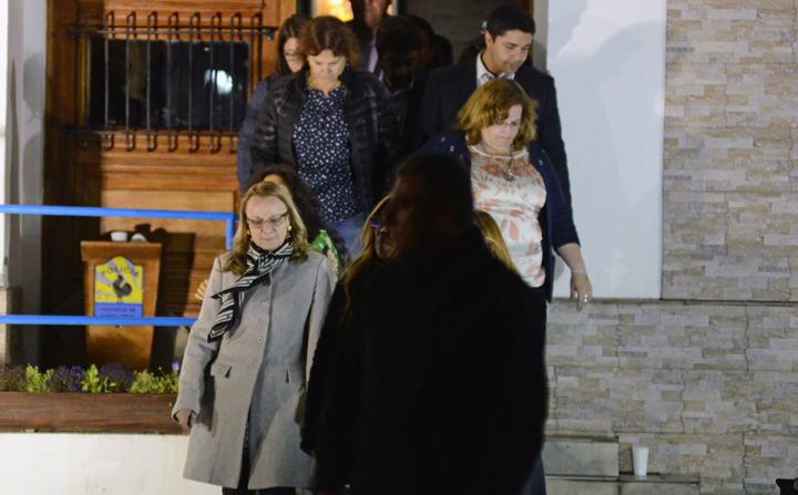 Alicia Kirchner logra salir de la casa de gobierno cerca de las cuatro de la madrugada – Foto: OPI Santa Cruz/Francisco Muñoz