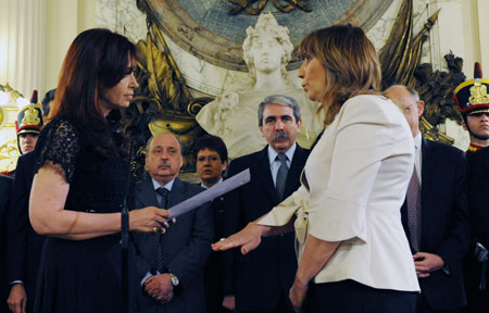 La Dra Angelina María Esther Abbona presta juramento ante la Presidente Cristina Kirchner – Foto: Presidencia