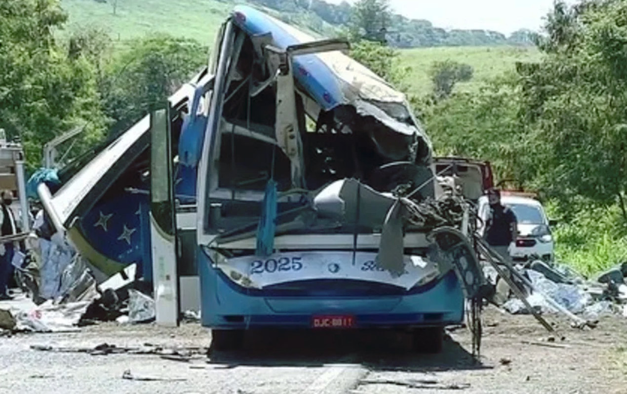 Tragedia En Brasil: Al Menos 37 Muertos En Un Choque Entre Un Camión Y ...