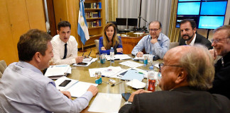 Sergio Massa reunido con su equipo económico - Foto: NA