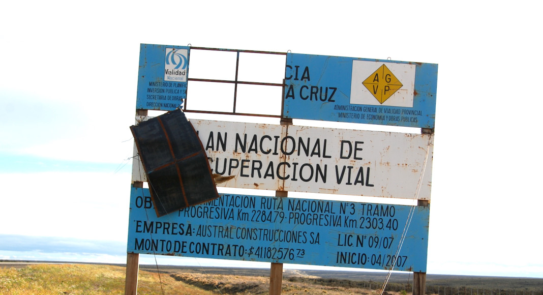 Cartel de obra en la ruta nacional Nº 3 en Santa Cruz adjudicado a la empresa Austral Construcciones - Foto: OPI Santa Cruz/Francisco Muñoz