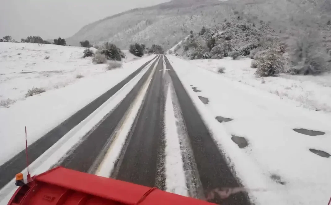 Nevadas anticipadas en Bariloche provocan complicaciones en rutas y pasos fronterizos