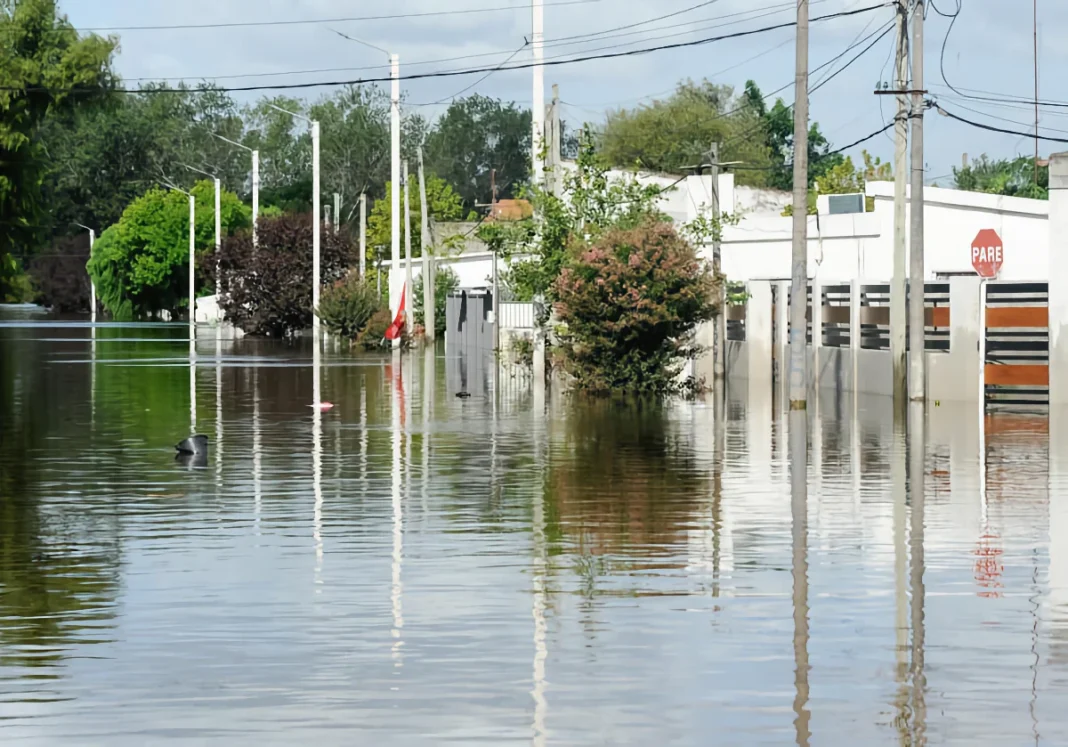 Inundaciones en Uruguay miles de familias fuera de sus hogares