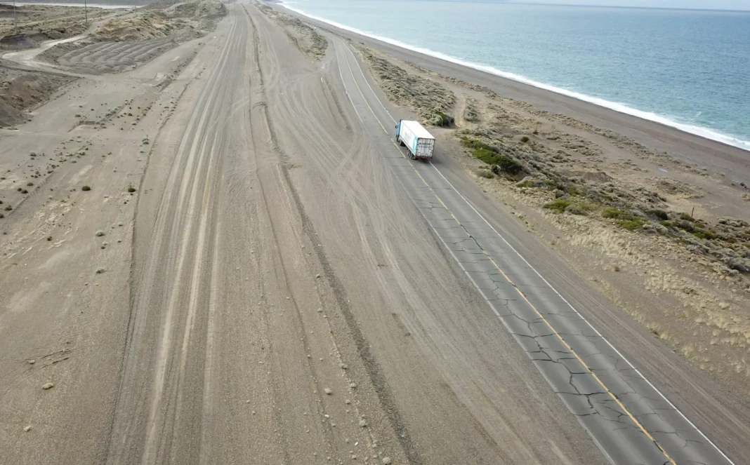 La autovia Caleta Olivia - Comodoro Rivadavia en construcción - Foto: OPI Santa Cruz/Francisco Muñoz