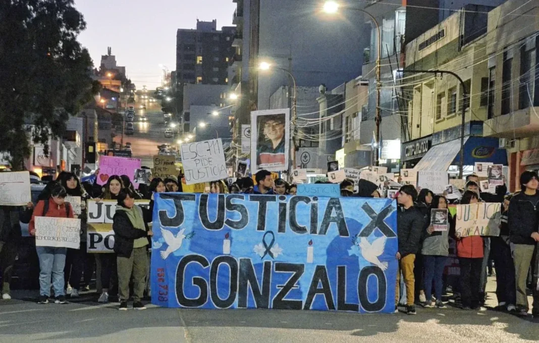 Marcharon pidiendo justicia por Gonzalo Güenchur - Foto: Diario Crónica