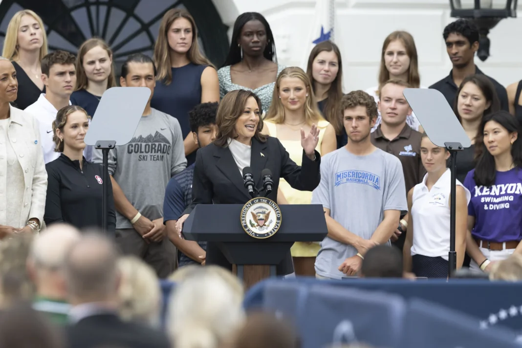 Kamala Harris aventaja a Donald Trump en nueva encuesta electoral - Foto: NA