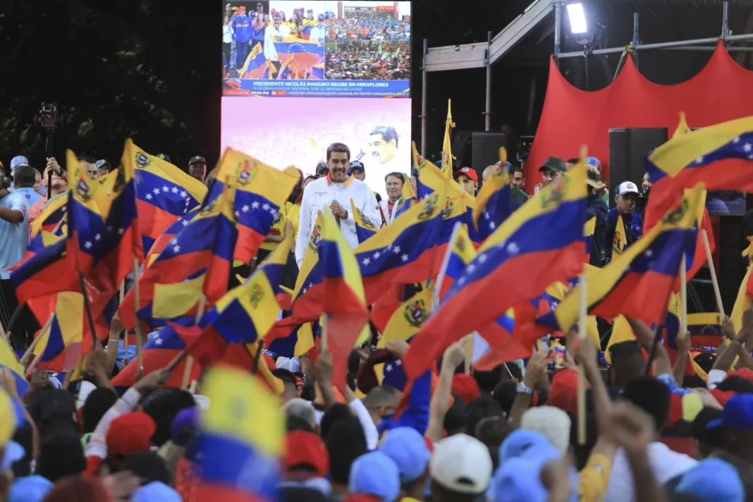 Nicolás Maduro, reaccionando durante una concentración en el Palacio de Miraflores, en Caracas, Venezuela - Foto: NA