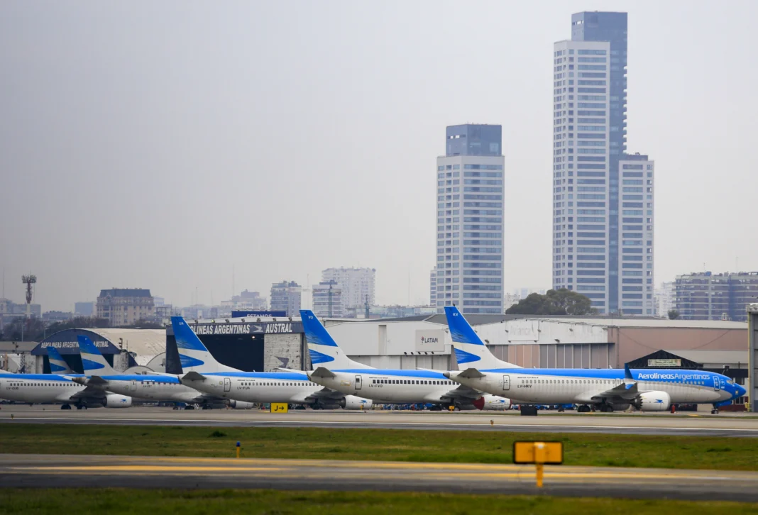 Categoría 1 en peligro: la FAA examina el sistema aéreo argentino tras fallas históricas - Foto: NA