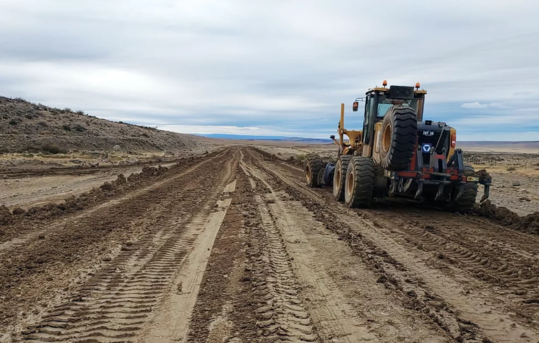 Mieli, Vidal y Torres en vez de invertir en asfalto para reparar rutas, compran pintura para las estrellas amarillas