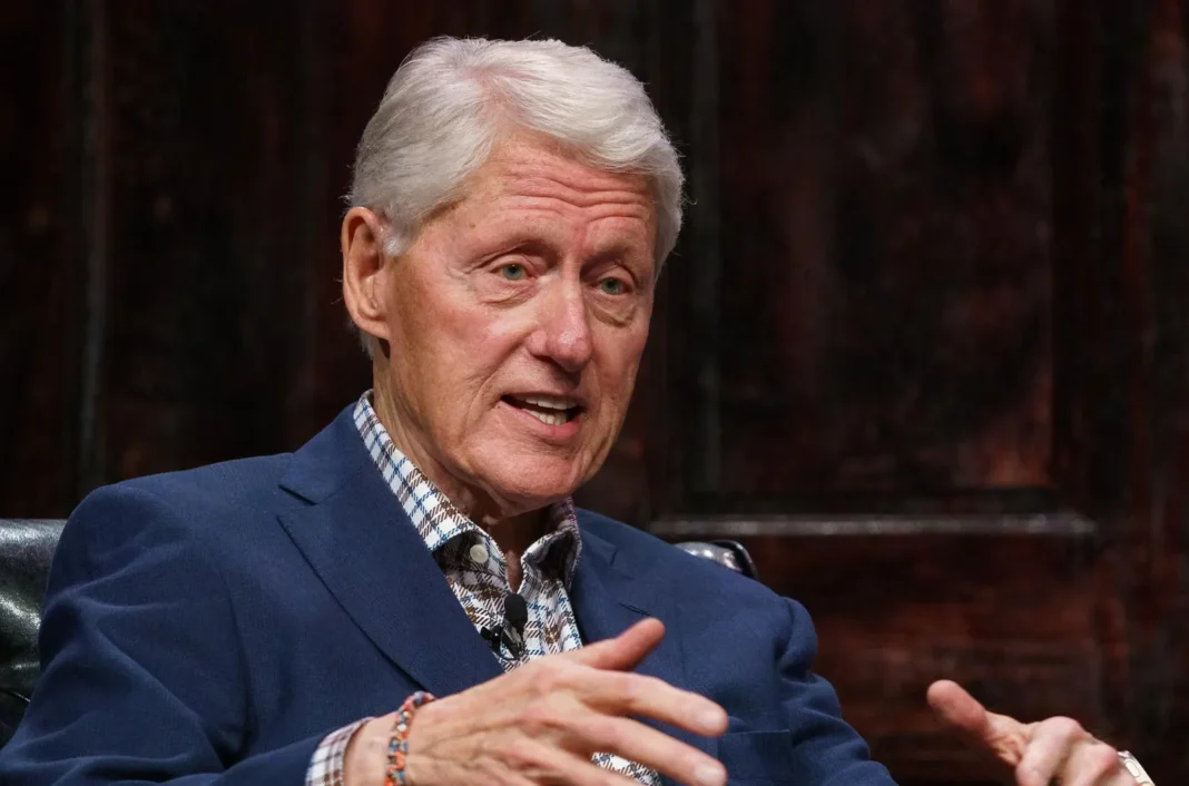 Bill Clinton hospitalizado en Washington, DC, tras presentar fiebre